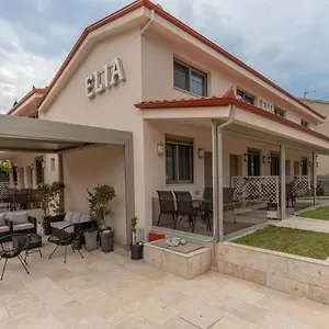 https://elia-luxury-apartments.hotelschalkidiki.net